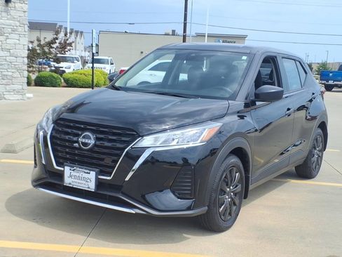 Used 2025 Nissan Kicks Play S FWD image 2