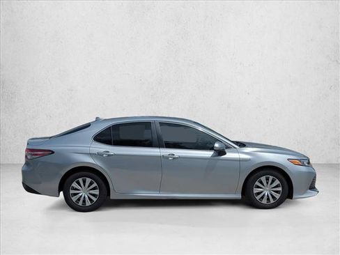Used 2019 Toyota Camry LE FWD image 4