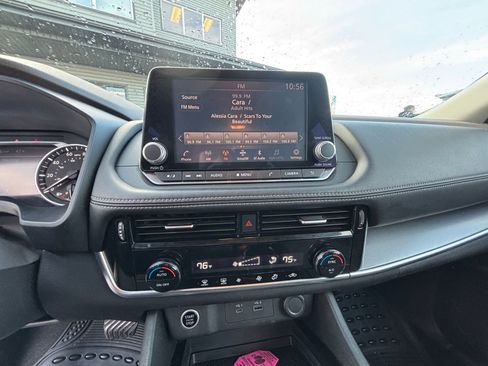 Used 2021 Nissan Rogue SV image 15