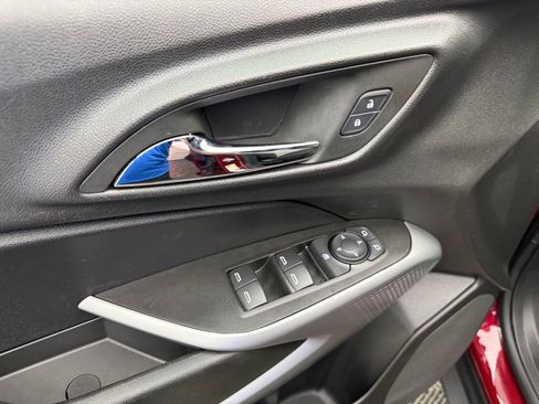Used 2024 Chevrolet Trax RS FWD image 17