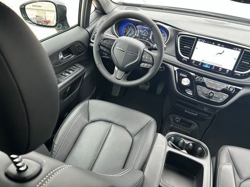 New 2026 Chrysler Pacifica Select w/ S Appearance Package image 25