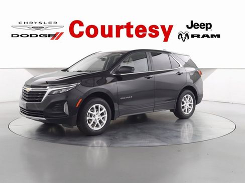 Used 2023 Chevrolet Equinox LT w/ Driver Convenience Package image 9