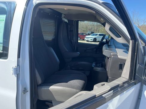 Used 2024 GMC Savana 2500 w/ Driver Convenience Package RWD image 21