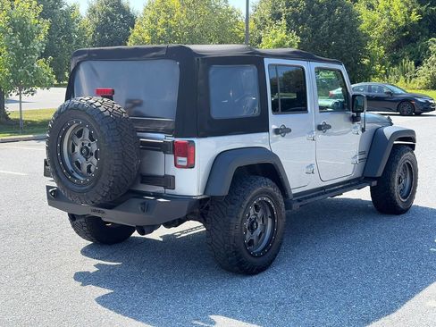 Used 2017 Jeep Wrangler Unlimited Sport w/ Quick Order Package 24S AWD/4WD image 8