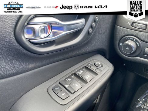 Used 2022 Jeep Cherokee Trailhawk w/ Sun, Sound & Nav Group AWD/4WD image 29