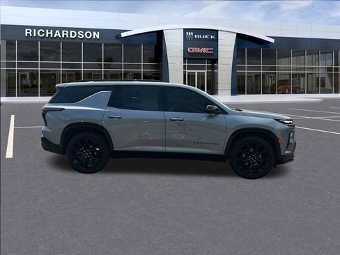 Used 2024 Chevrolet Traverse RS w/ LPO, Floor Liner Package FWD image 6