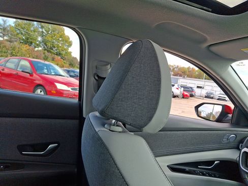 Certified 2023 Hyundai Elantra Limited image 13