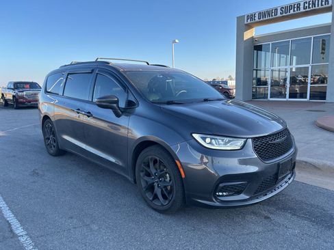Used 2022 Chrysler Pacifica Touring-L w/ S Appearance Package image 4