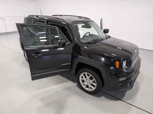 Used 2019 Jeep Renegade Latitude w/ Cold Weather Group AWD/4WD image 16