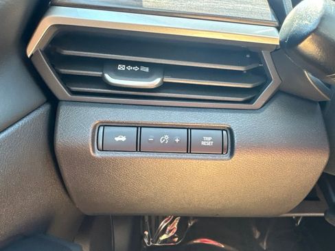 Used 2025 Nissan Altima 2.5 SV FWD image 8