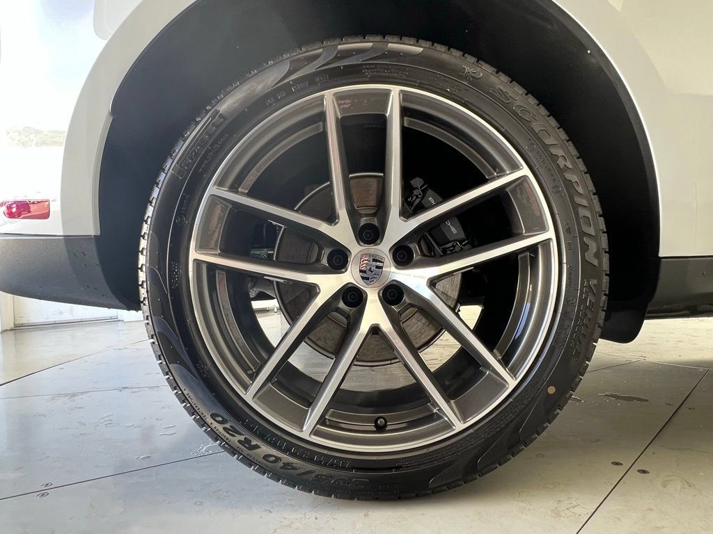 Certified 2026 Porsche Macan AWD/4WD image 27