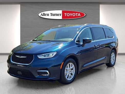 Used 2022 Chrysler Pacifica Touring-L FWD image 3