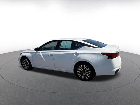 Used 2025 Nissan Altima 2.5 SV FWD image 10