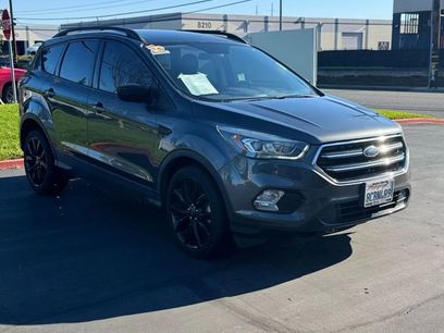 Used 2018 Ford Escape SE w/ SE Sport Appearance Package