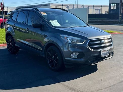 Used 2018 Ford Escape SE w/ SE Sport Appearance Package image 1