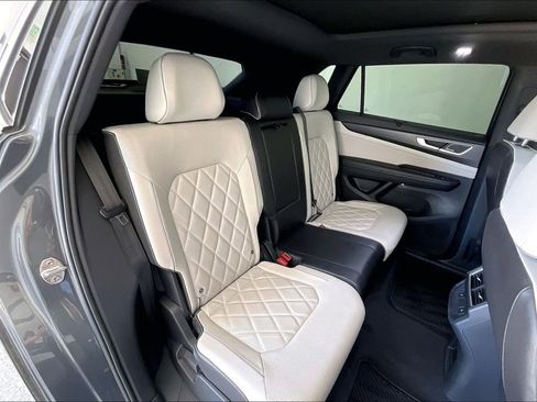 Used 2024 Volkswagen Atlas Cross Sport SEL Premium R-Line image 36