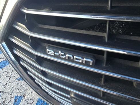 Used 2018 Audi A3 e-tron Prestige w/ Prestige Package FWD image 2