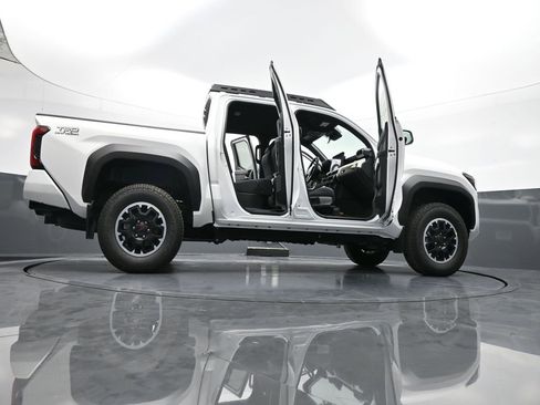 New 2024 Toyota Tacoma TRD Off-Road image 45