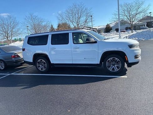 Used 2024 Jeep Wagoneer L Series II w/ Flexible Seating Group image 4