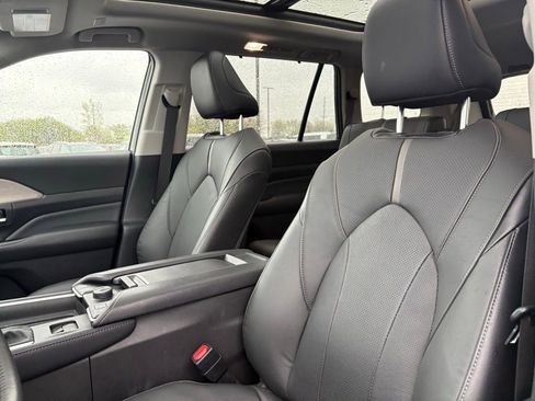Used 2024 Toyota Grand Highlander AWD image 5