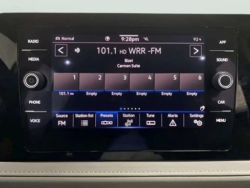 Used 2025 Volkswagen Taos SE w/ Panoramic Sunroof Package AWD/4WD image 41