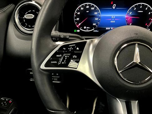 Used 2026 Mercedes-Benz GLB 250 4MATIC image 24