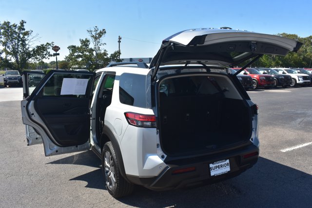 Used 2025 Nissan Pathfinder SV FWD image 16