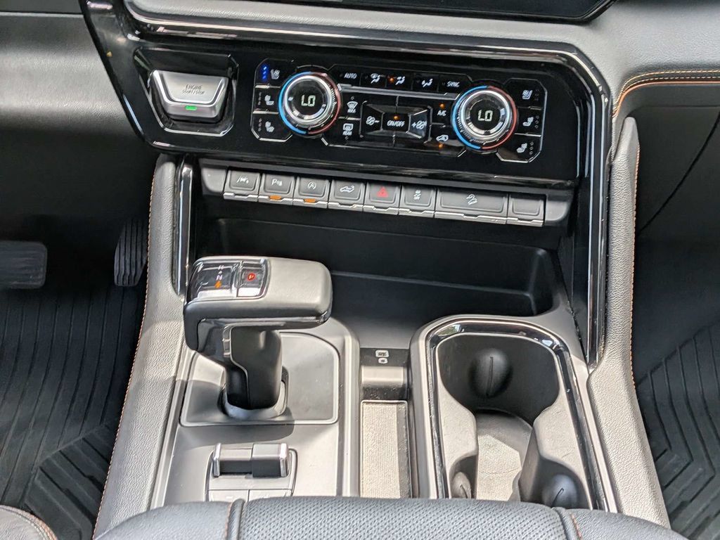Used 2024 GMC Sierra 1500 AT4 w/ AT4 Premium Package AWD/4WD image 19