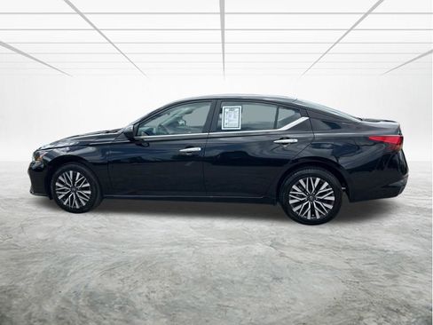 Used 2024 Nissan Altima 2.5 SV image 7