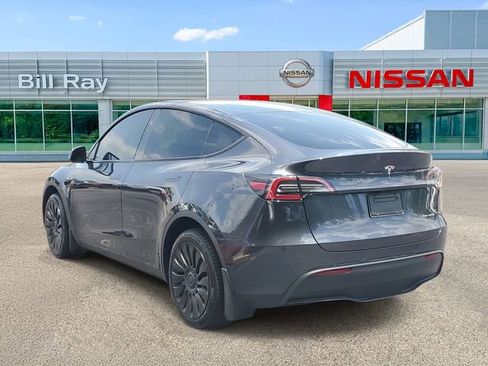 Used 2024 Tesla Model Y Long Range AWD/4WD image 3