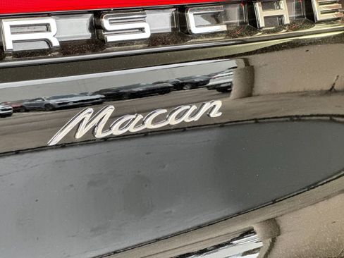Certified 2025 Porsche Macan image 33