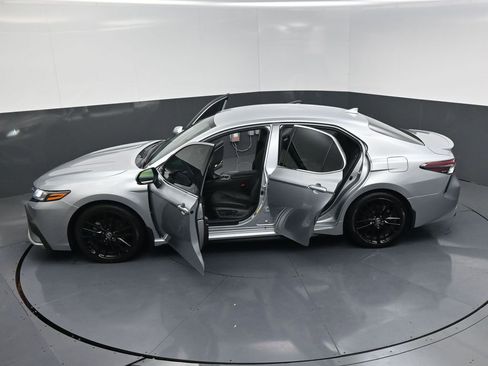 Used 2021 Toyota Camry XSE image 30