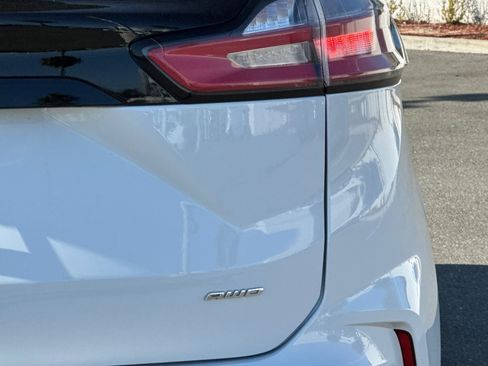 Used 2024 Ford Edge SEL image 33