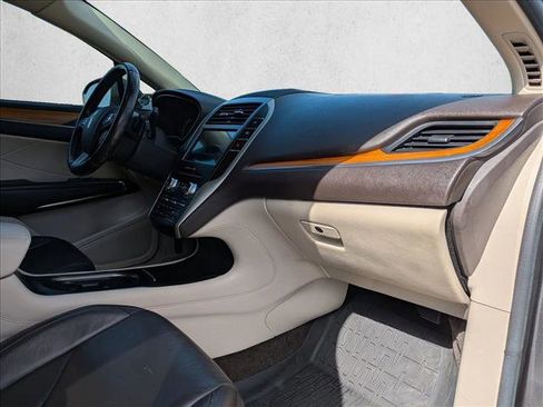 Used 2018 Lincoln MKC Select w/ Select Plus Package image 17