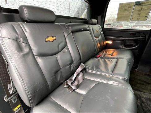 Used 2002 Chevrolet Avalanche 4x4 w/ Convenience Pkg image 21