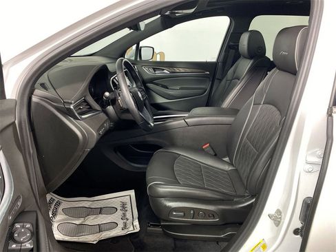 Used 2022 Buick Enclave Avenir w/ Avenir Technology Package image 11