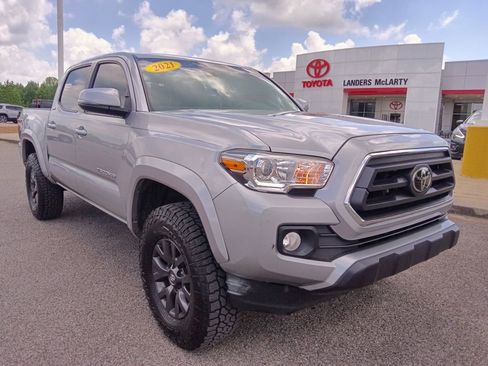 Used 2021 Toyota Tacoma SR5 w/ Technology Package AWD/4WD image 1