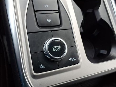 Used 2022 Ford Explorer XLT w/ Equipment Group 202A image 22