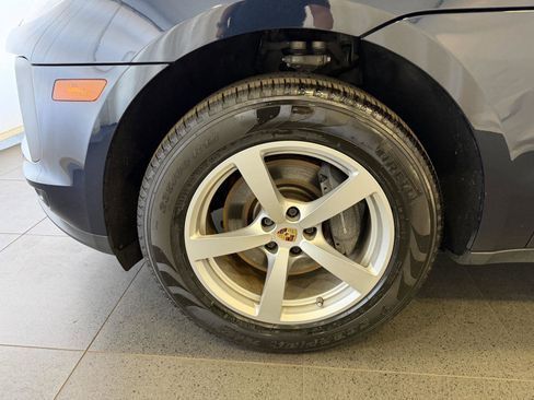 Certified 2020 Porsche Macan image 10