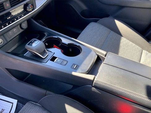 Used 2023 Nissan Rogue SV image 18