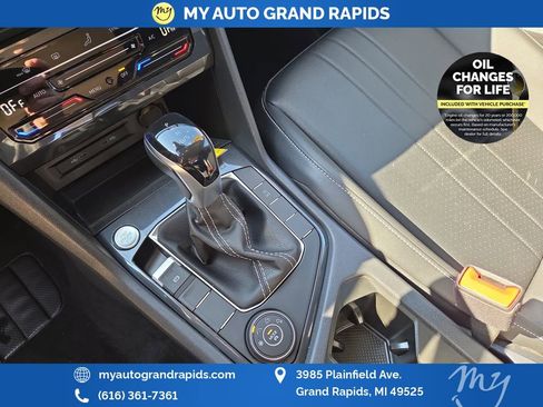 Used 2024 Volkswagen Tiguan SE AWD/4WD image 22