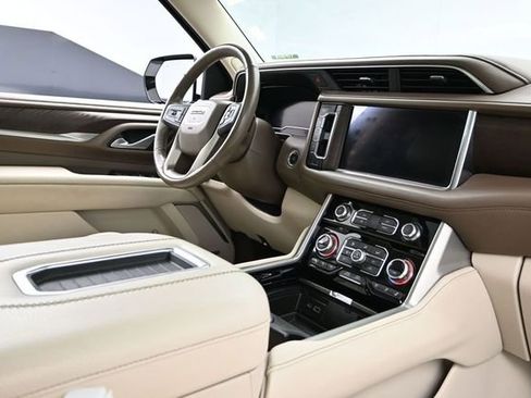 Used 2022 GMC Yukon XL Denali AWD/4WD image 14