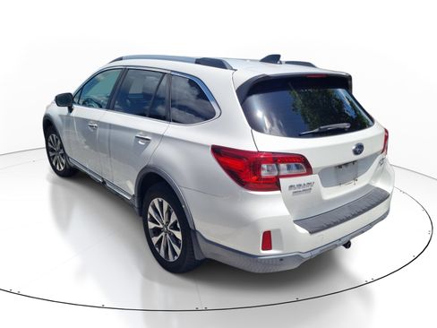 Used 2017 Subaru Outback 3.6R Touring AWD/4WD image 7