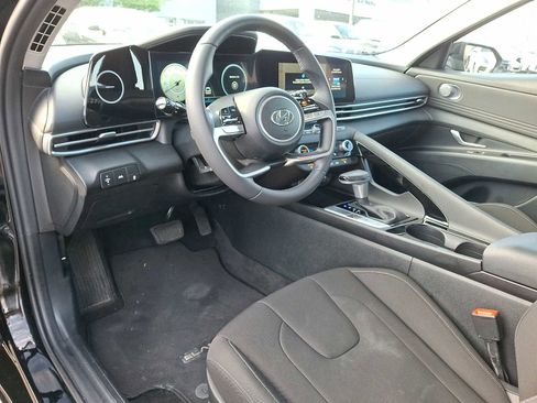 Used 2023 Hyundai Elantra SEL w/ Convenience Package FWD image 10