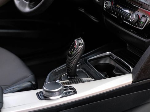 Used 2018 BMW 320i Sedan image 30