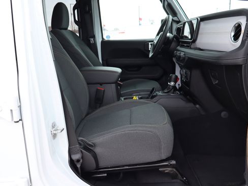 Used 2025 Jeep Wrangler Sahara w/ Safety Group image 13