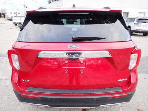 Used 2023 Ford Explorer XLT w/ Equipment Group 202A image 4