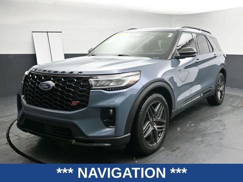 Used 2025 Ford Explorer ST image 5