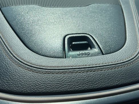 Used 2018 Jeep Cherokee Limited image 34