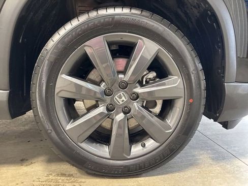 Certified 2025 Honda Pilot Sport image 11
